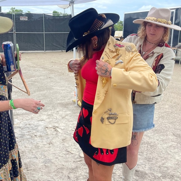 Meet your Posher, Liz - Picture 2 of 8